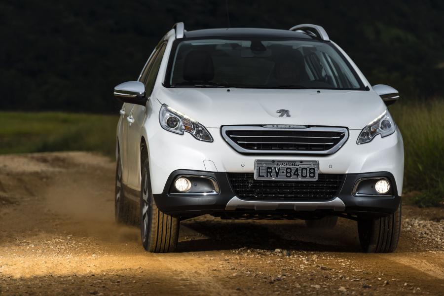  Peugeot 2008 2015 года  (BR) (фото 17 из 25)